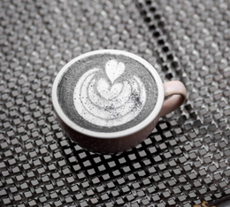 tasse de black latte la fabrique a latte